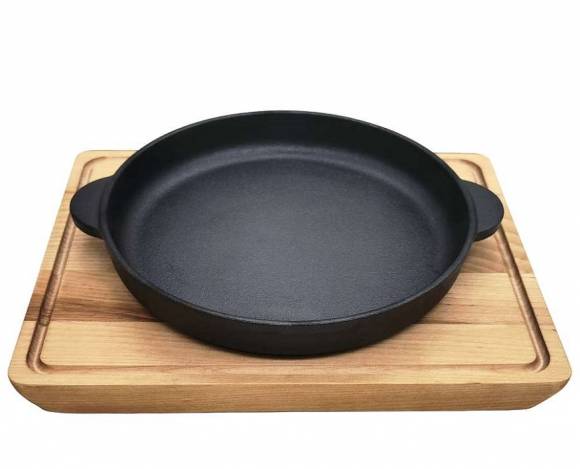 Сковорода порц. d=16 см. h=2,5 см. чугун. с 2 ручками на дерев. подставке /1/12/ Сковорода порц. d=16 см. h=2,5 см. чугун. с 2 ручками на дерев. подставке /1/12/